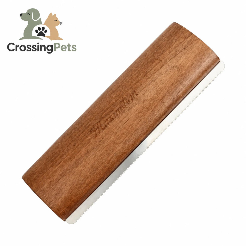 Selviq Fellkratzer aus Holz mit gezacktem Metallrand und CrossingPets Logo.